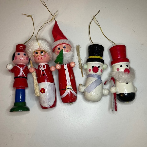 Vintage Christmas ornaments Santa Mrs clause snowman soldier peg figures - Picture 1 of 5